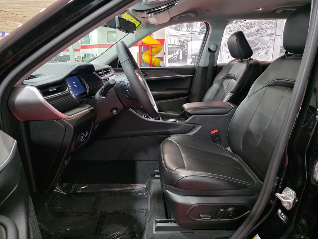 Used 2024 Jeep Grand Cherokee L Limited w/ Luxury Tech Group II image 14