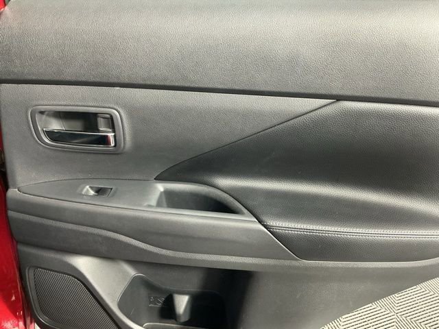 Used 2015 Mitsubishi Outlander SE AWD/4WD image 11