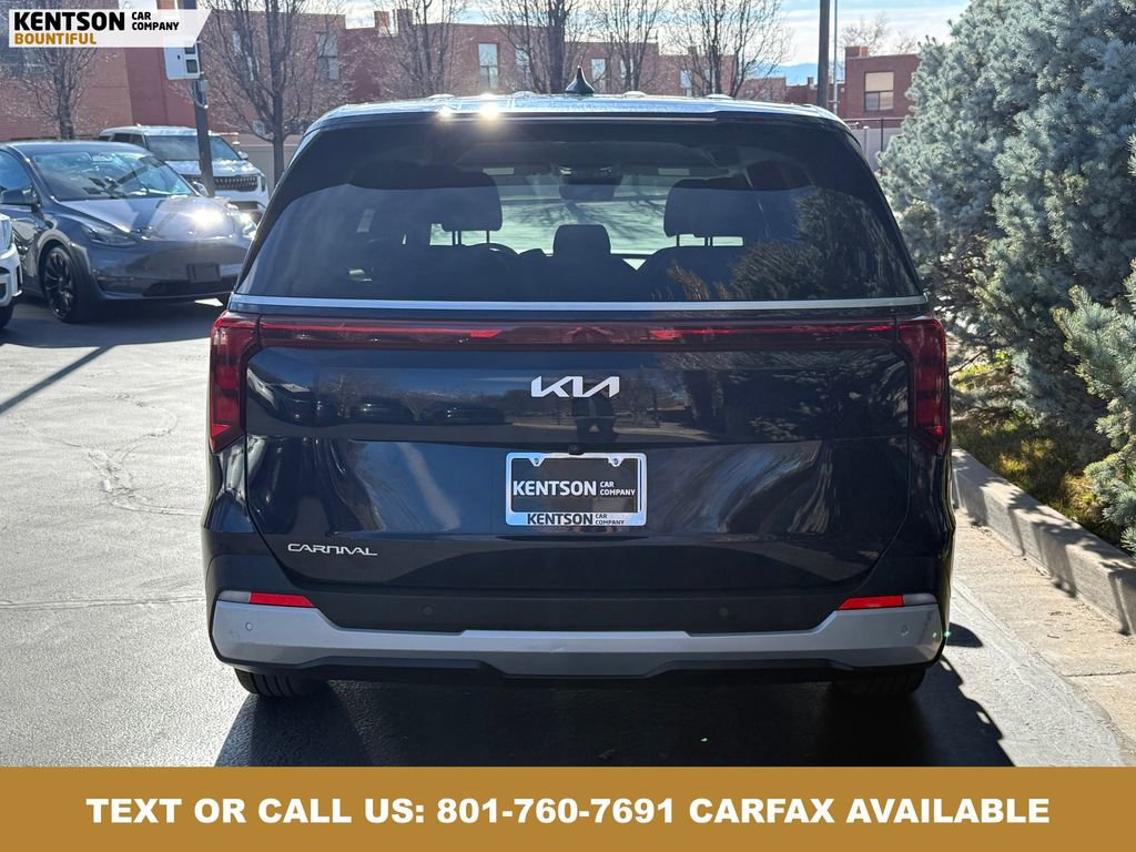 Used 2025 Kia Carnival FWD image 7
