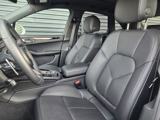 Used 2025 Porsche Macan image 5