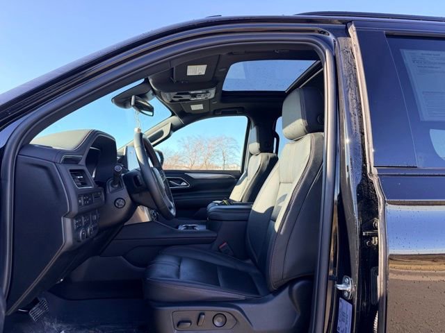 Used 2024 Chevrolet Suburban RST w/ Luxury Package image 7