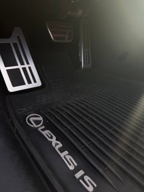 Used 2023 Lexus IS 500 RWD image 19