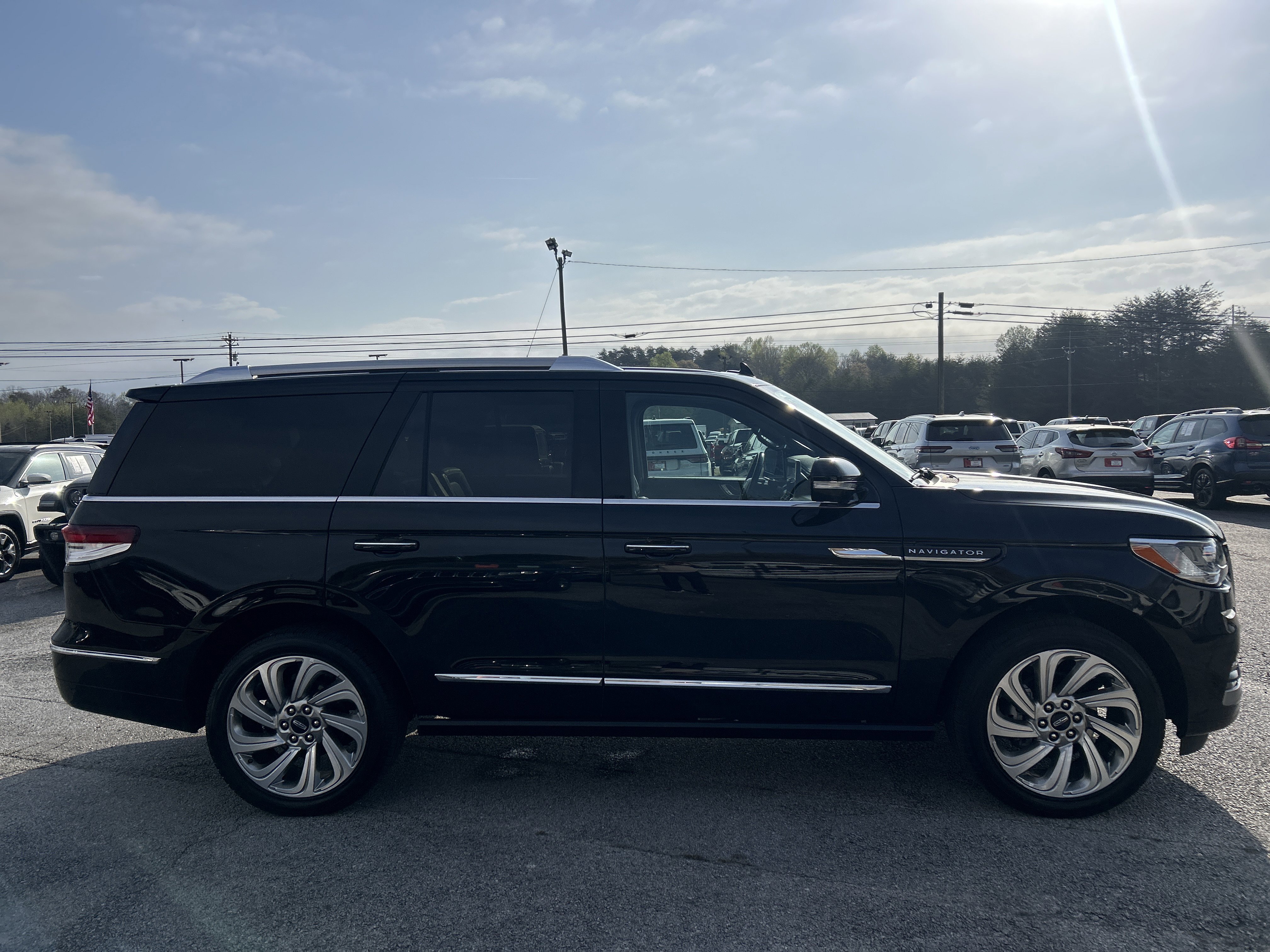 Used 2024 Lincoln Navigator Reserve image 9