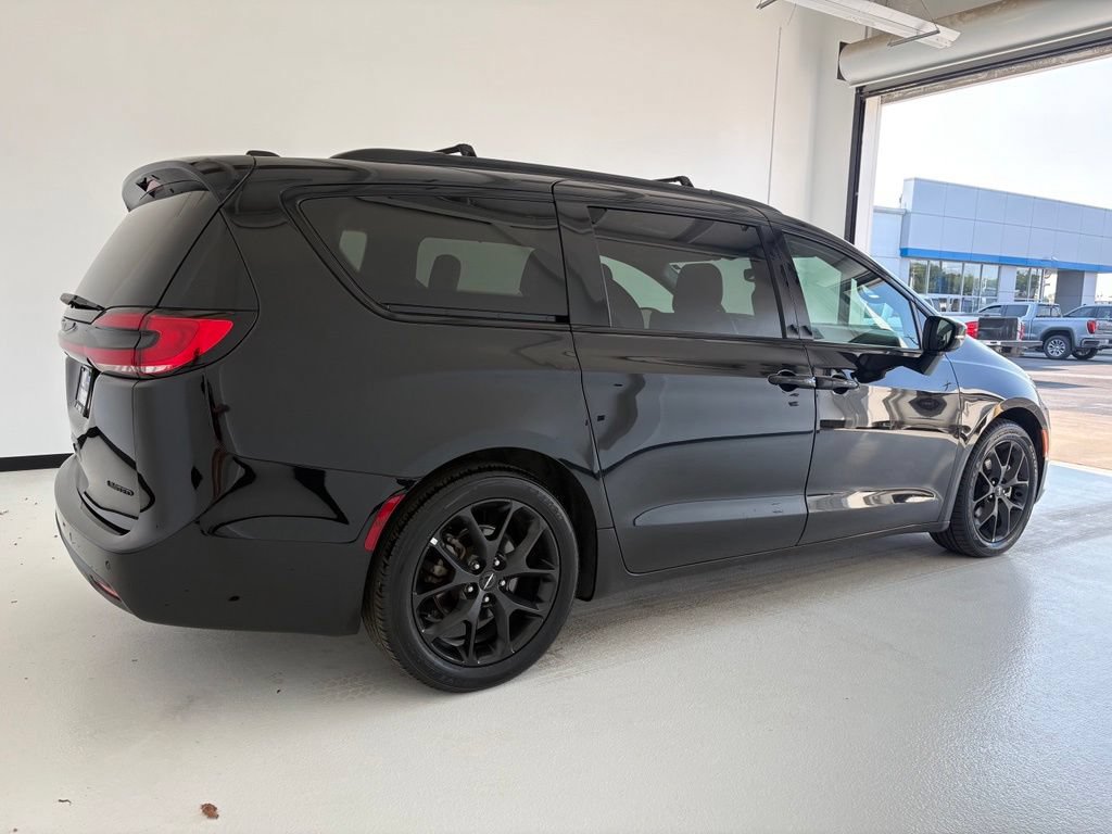 Used 2025 Chrysler Pacifica Limited FWD image 25