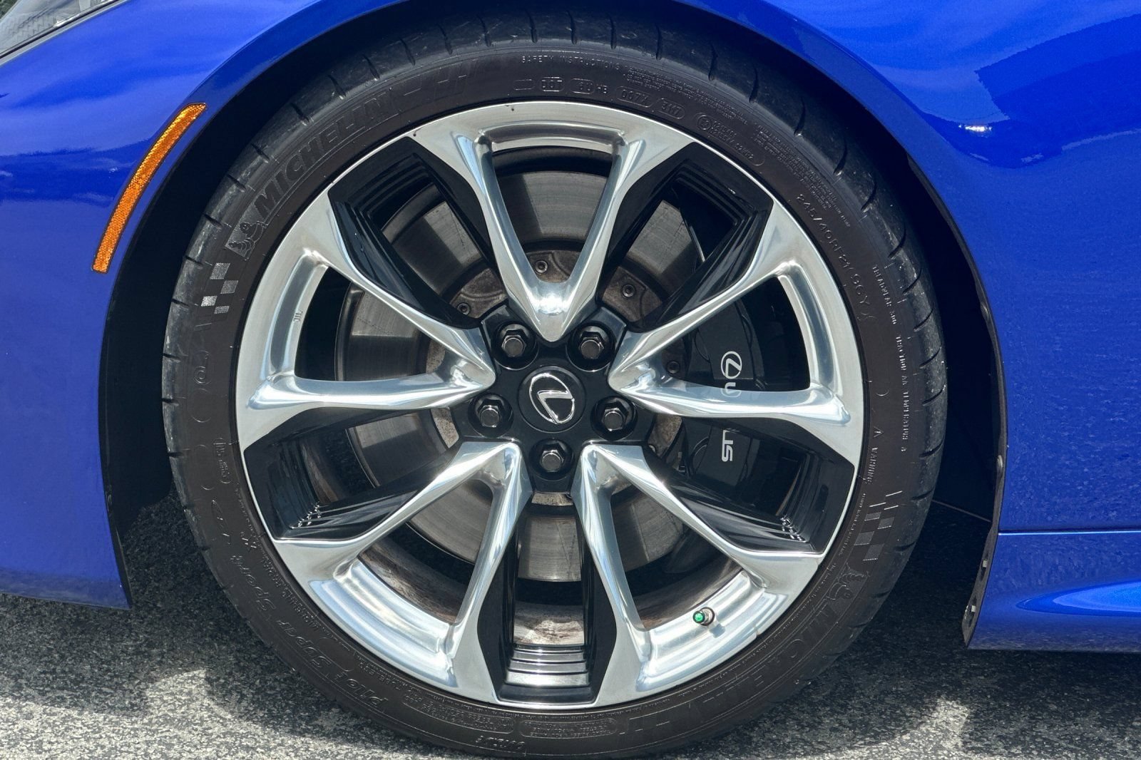 Used 2018 Lexus LC 500 Coupe w/ Launch Edition RWD image 29