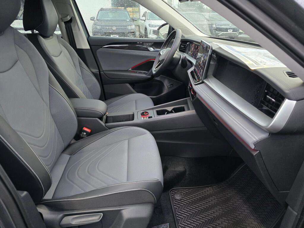 New 2026 Volkswagen Tiguan SE image 32