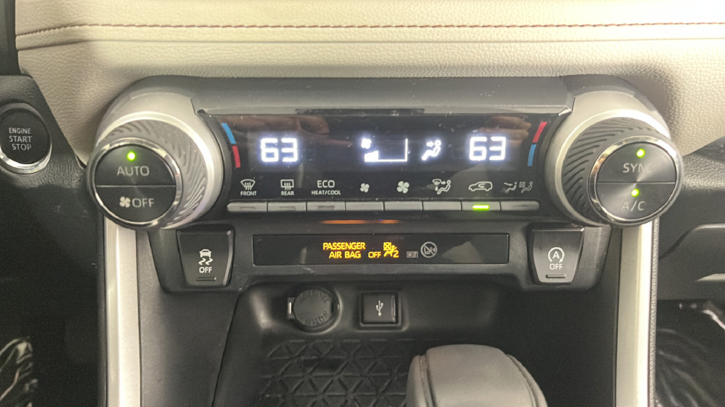 Used 2020 Toyota RAV4 XLE w/ Convenience Package FWD image 33