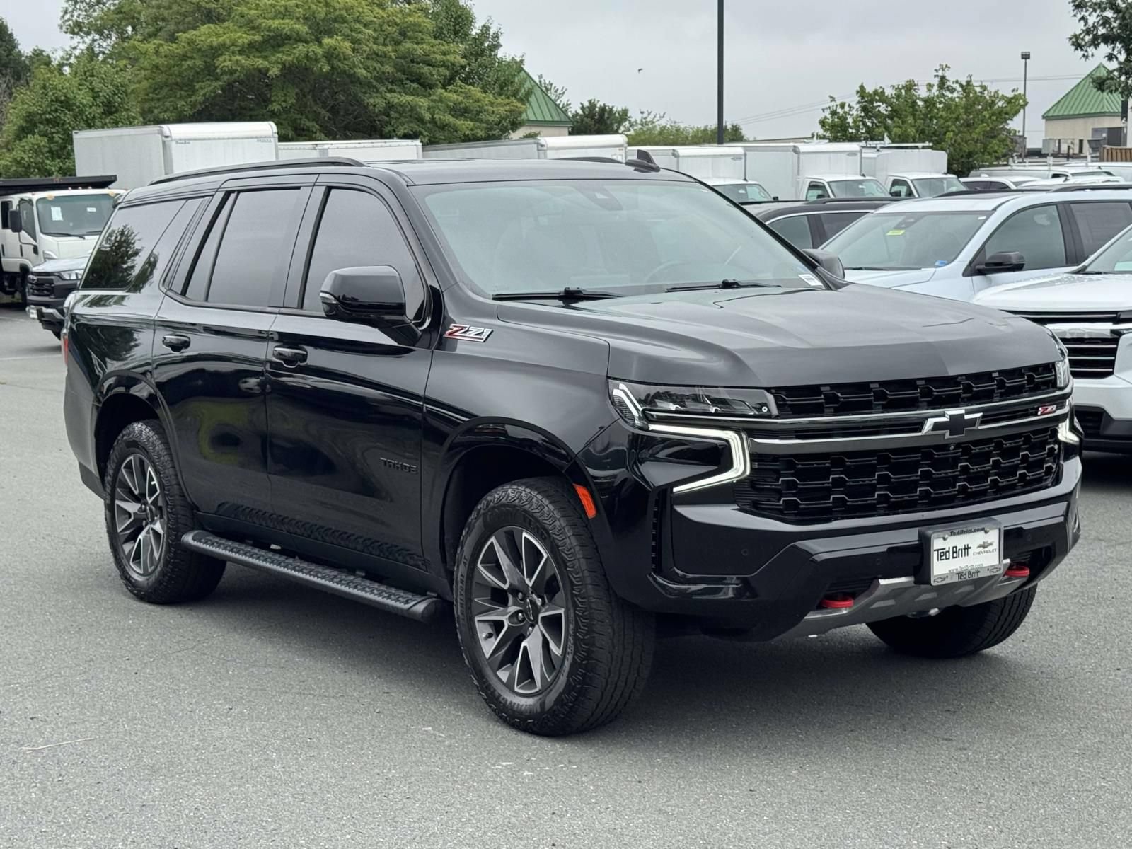 Used 2022 Chevrolet Tahoe Z71 w/ Luxury Package AWD/4WD image 3