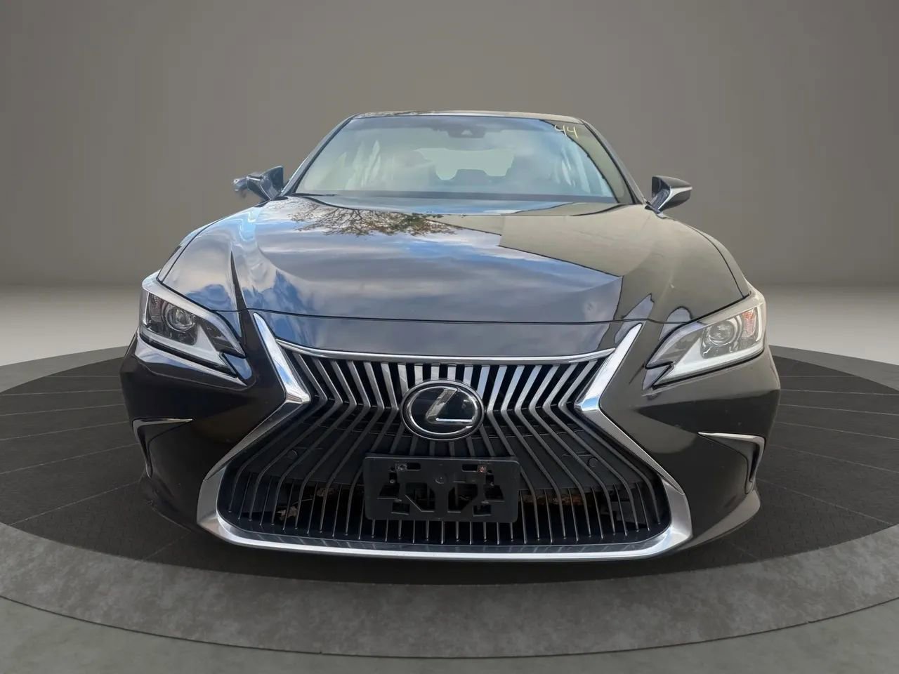 Used 2019 Lexus ES 350 F Sport image 2