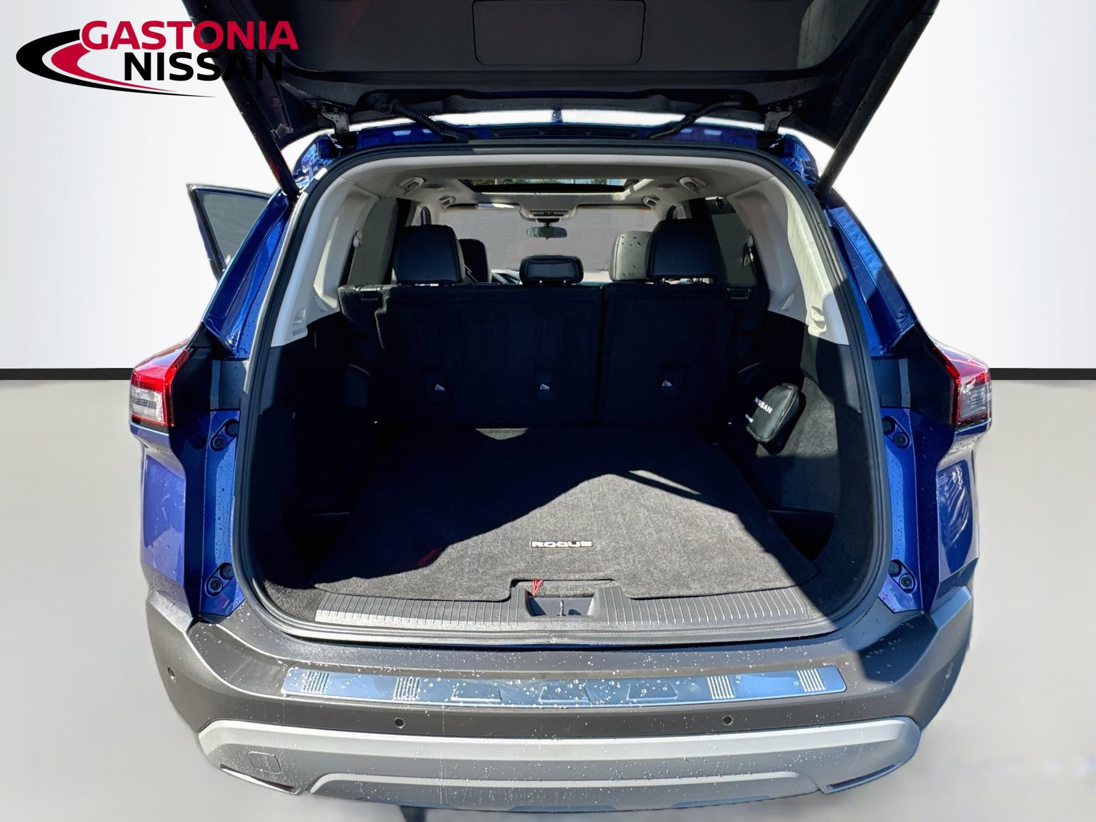 Used 2023 Nissan Rogue SV w/ SV Premium B Package FWD image 33
