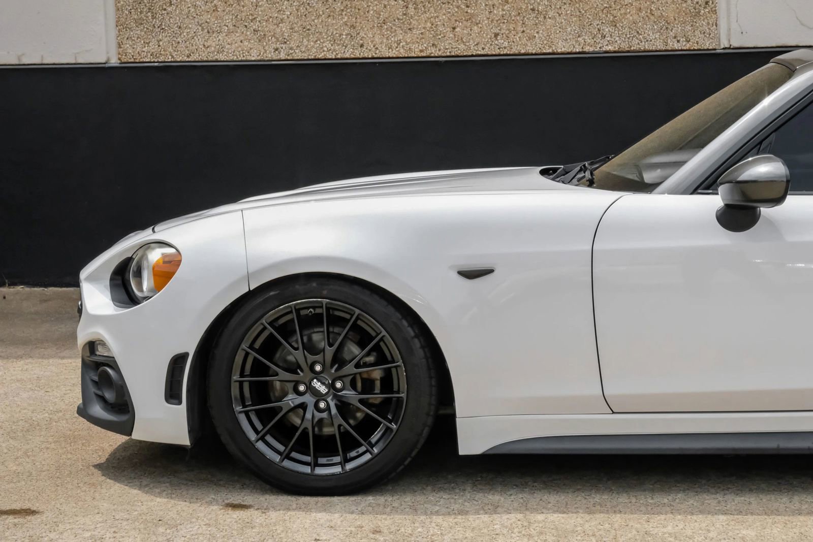 Used 2017 FIAT 124 Spider RWD image 11
