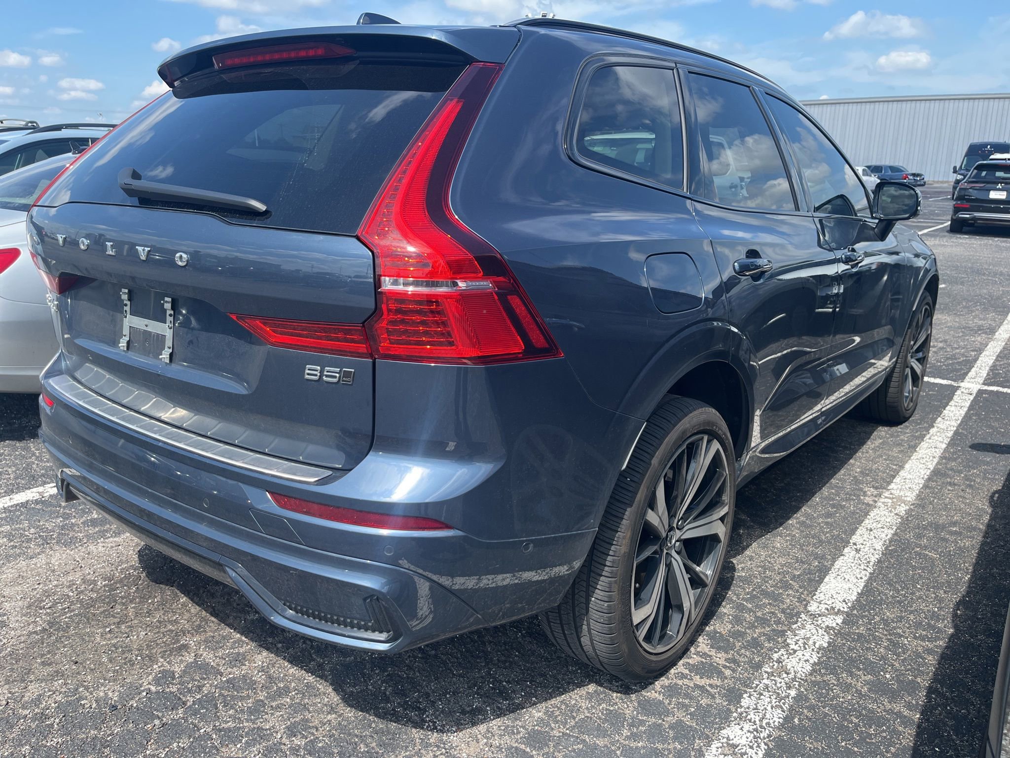 Used 2025 Volvo XC60 B5 Ultra w/ Protection Package Premier AWD/4WD image 4
