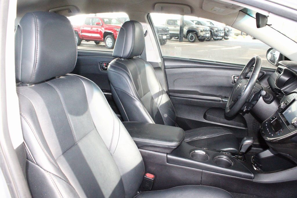 Used 2017 Toyota Avalon XLE image 39