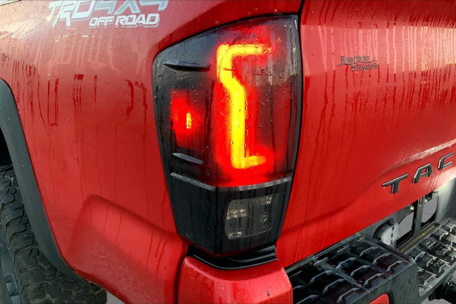 Used 2022 Toyota Tacoma TRD Off-Road w/ Technology Package AWD/4WD image 26