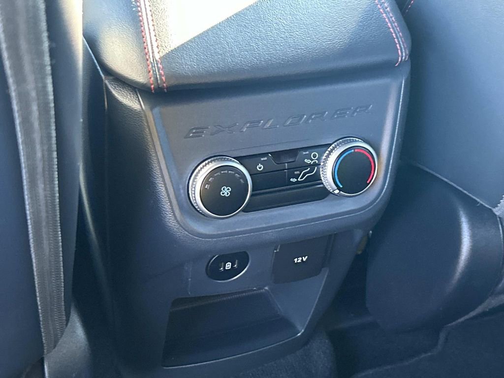 Used 2025 Ford Explorer ST-Line w/ ST-Line Street Pack image 19