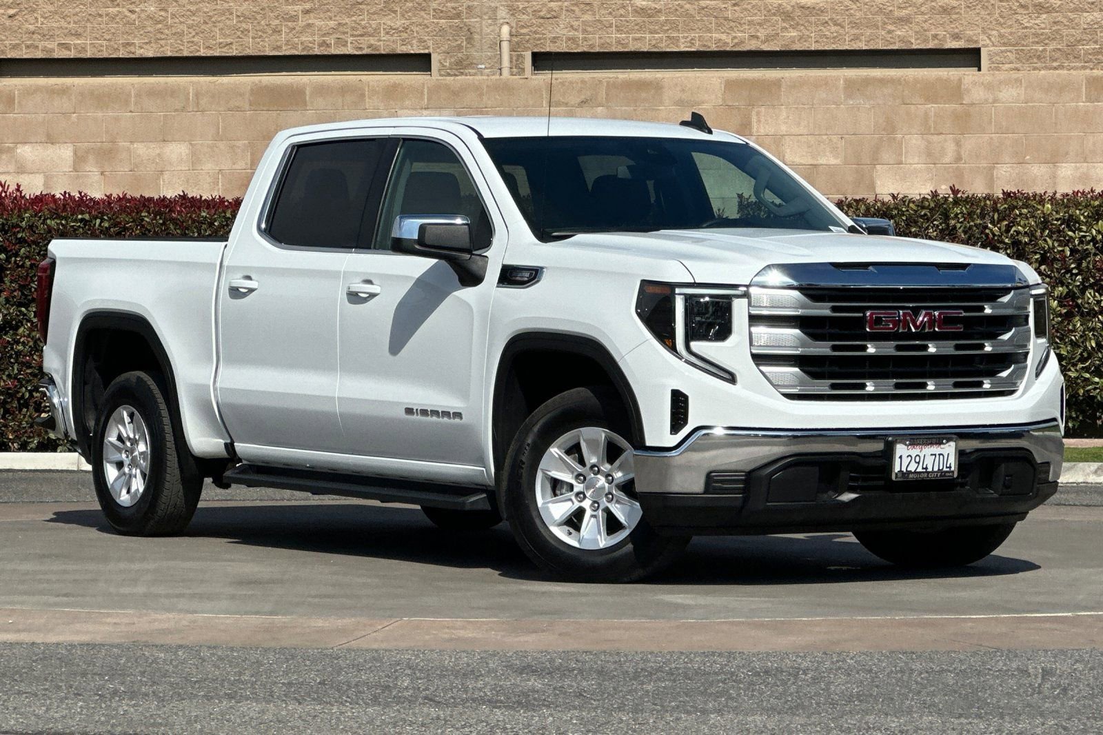 Certified 2024 GMC Sierra 1500 SLE image 2