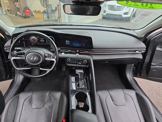 Used 2023 Hyundai Elantra Limited FWD image 17