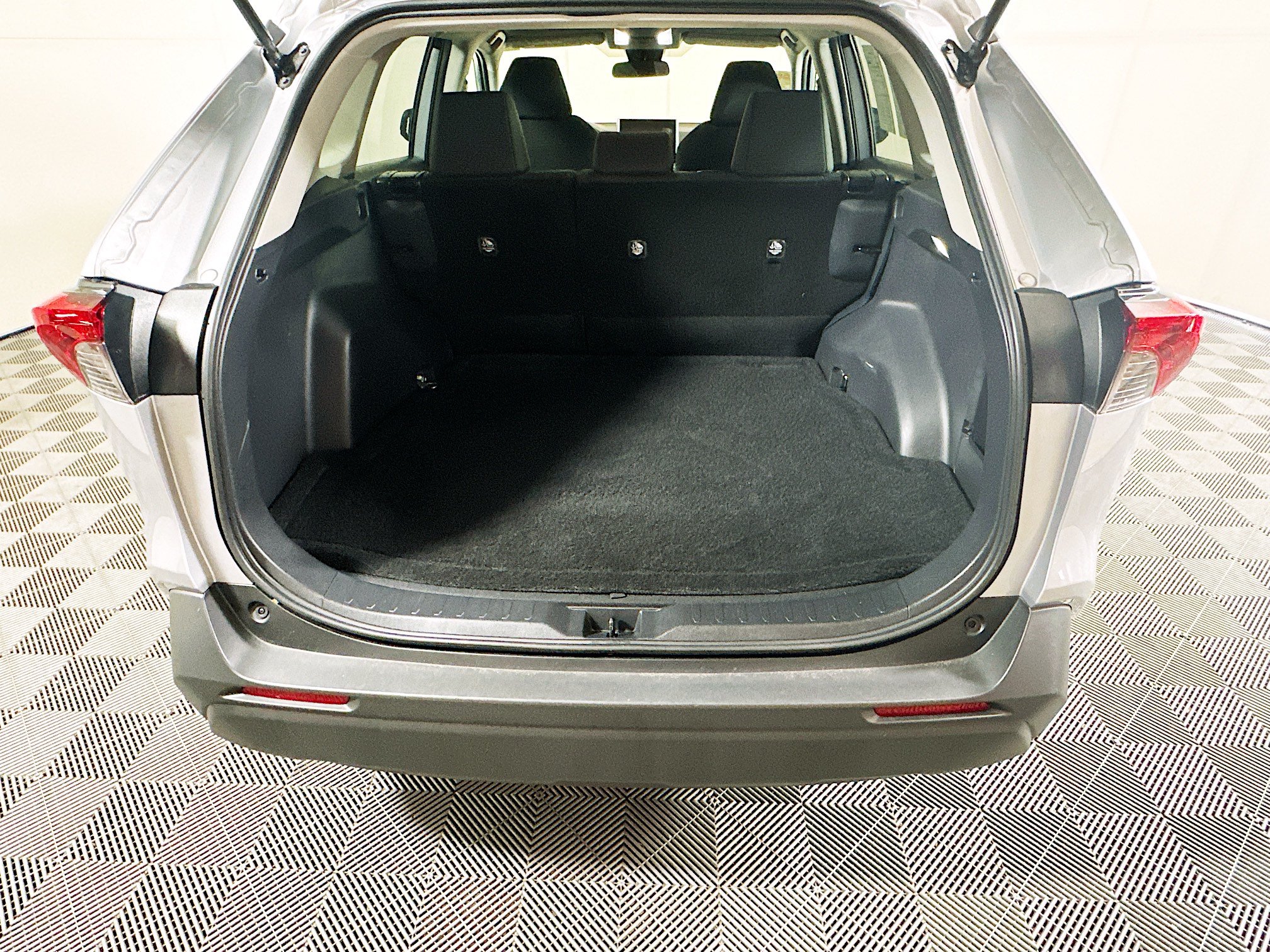 Used 2025 Toyota RAV4 LE FWD image 30