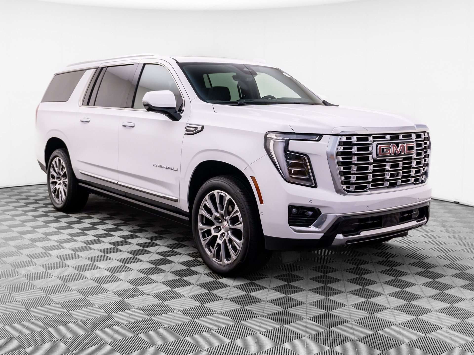 Used 2025 GMC Yukon XL Denali w/ Denali Reserve Package AWD/4WD image 7