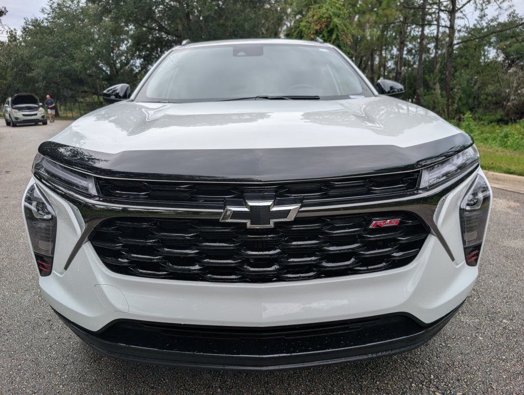 Used 2025 Chevrolet Trax RS w/ Driver Confidence Package FWD image 2