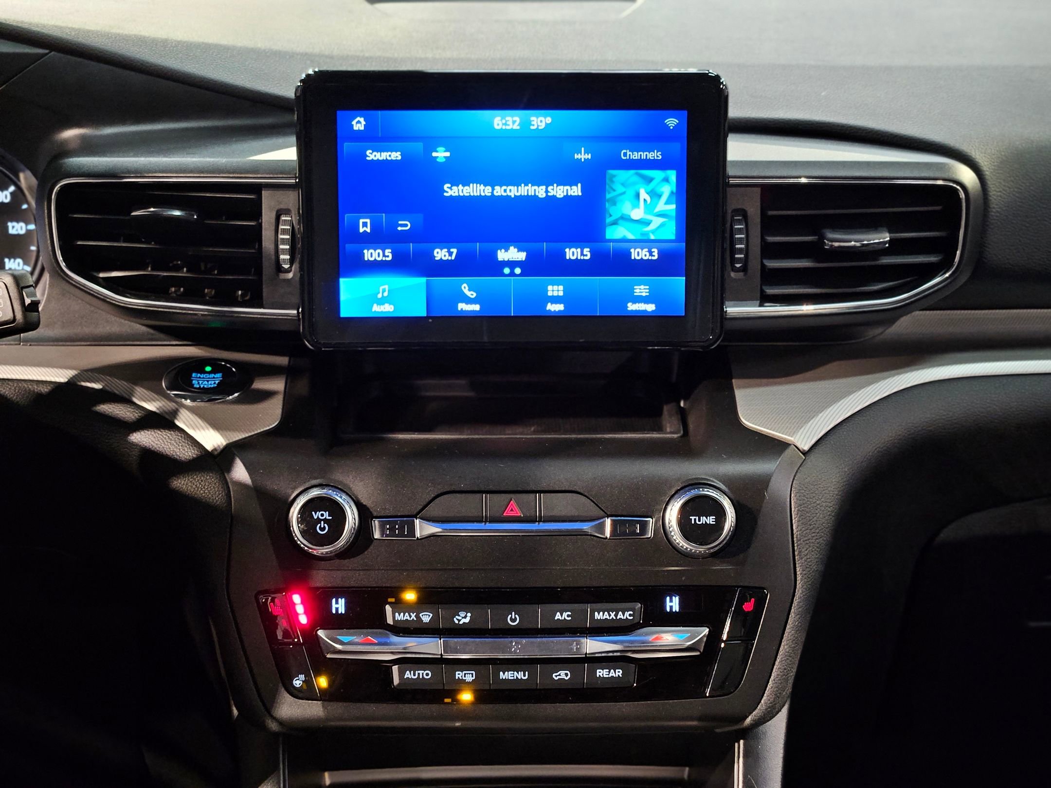 Used 2020 Ford Explorer XLT w/ Equipment Group 202A image 16