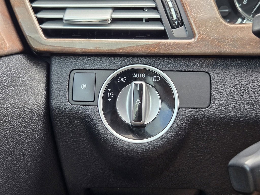 Used 2013 Mercedes-Benz E 350 Sedan image 20