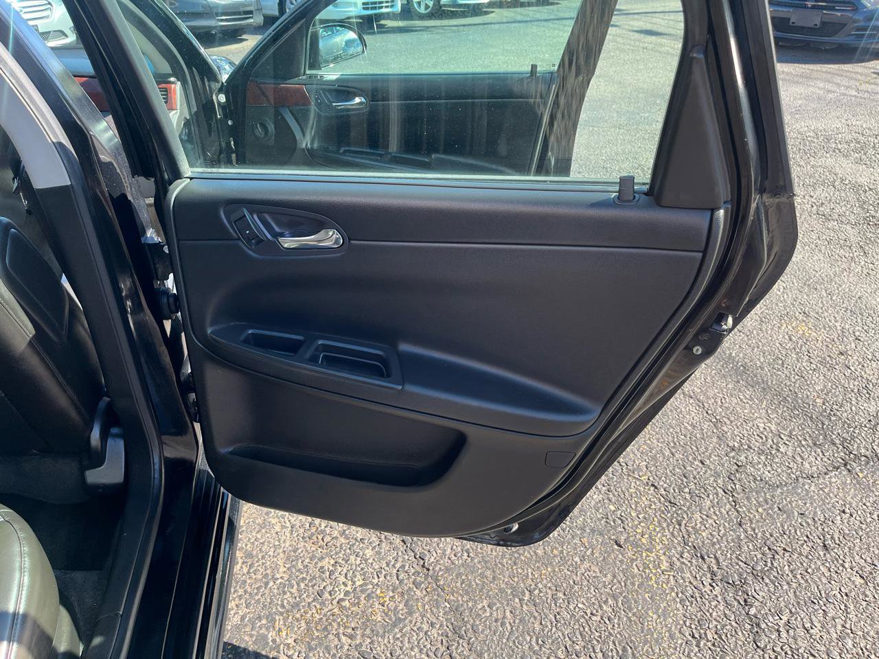 Used 2009 Chevrolet Impala LT FWD image 28