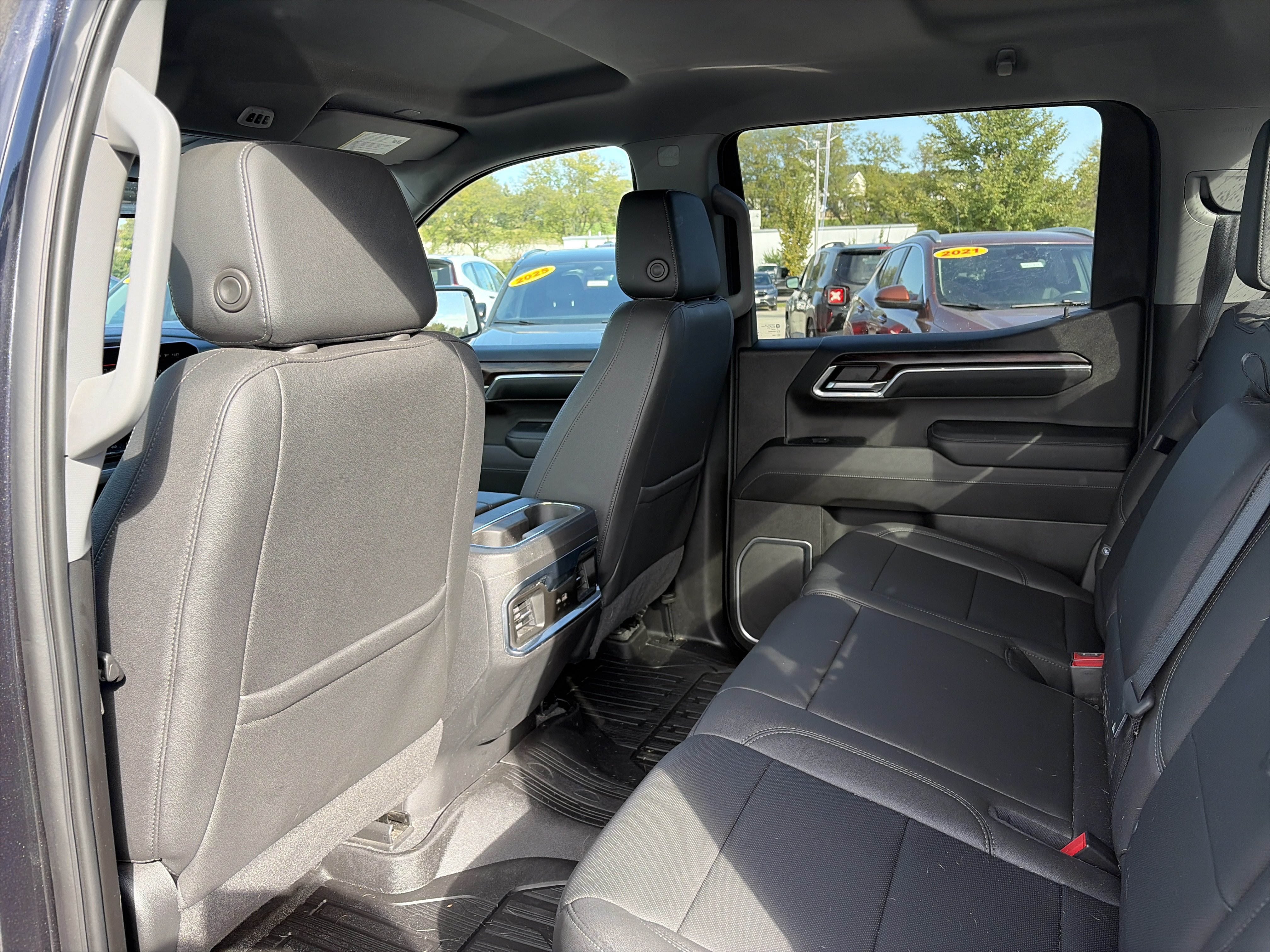 Used 2022 GMC Sierra 1500 SLT w/ SLT Premium Package AWD/4WD image 16