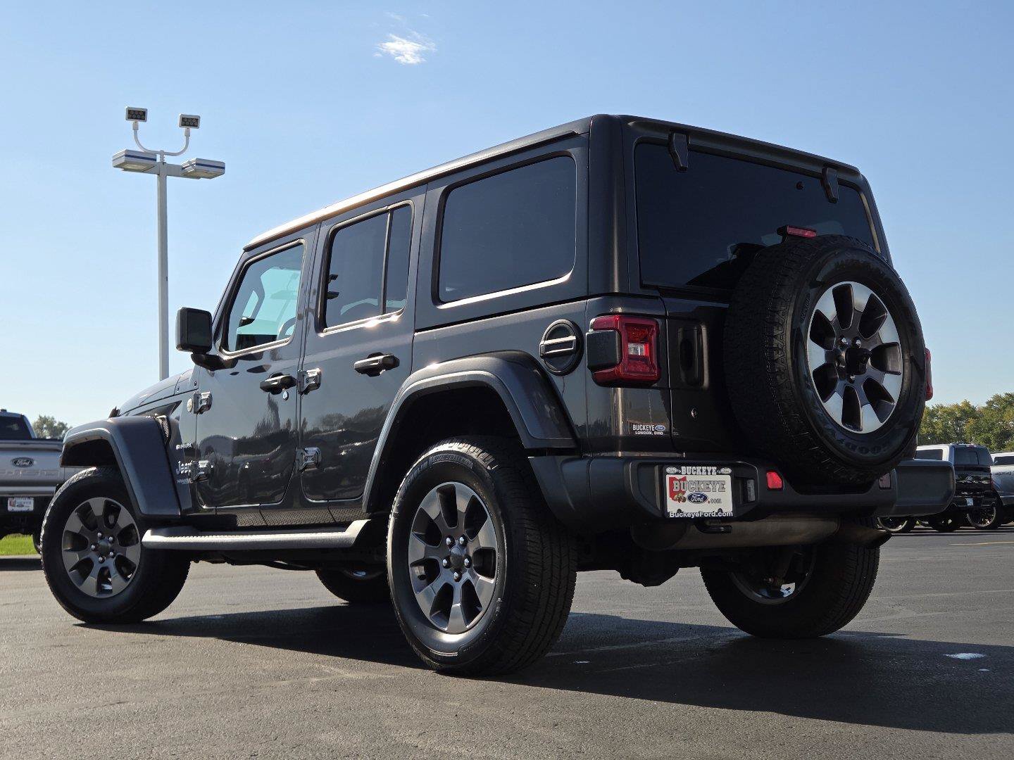 Used 2019 Jeep Wrangler Unlimited Sahara w/ Cold Weather Group AWD/4WD image 9
