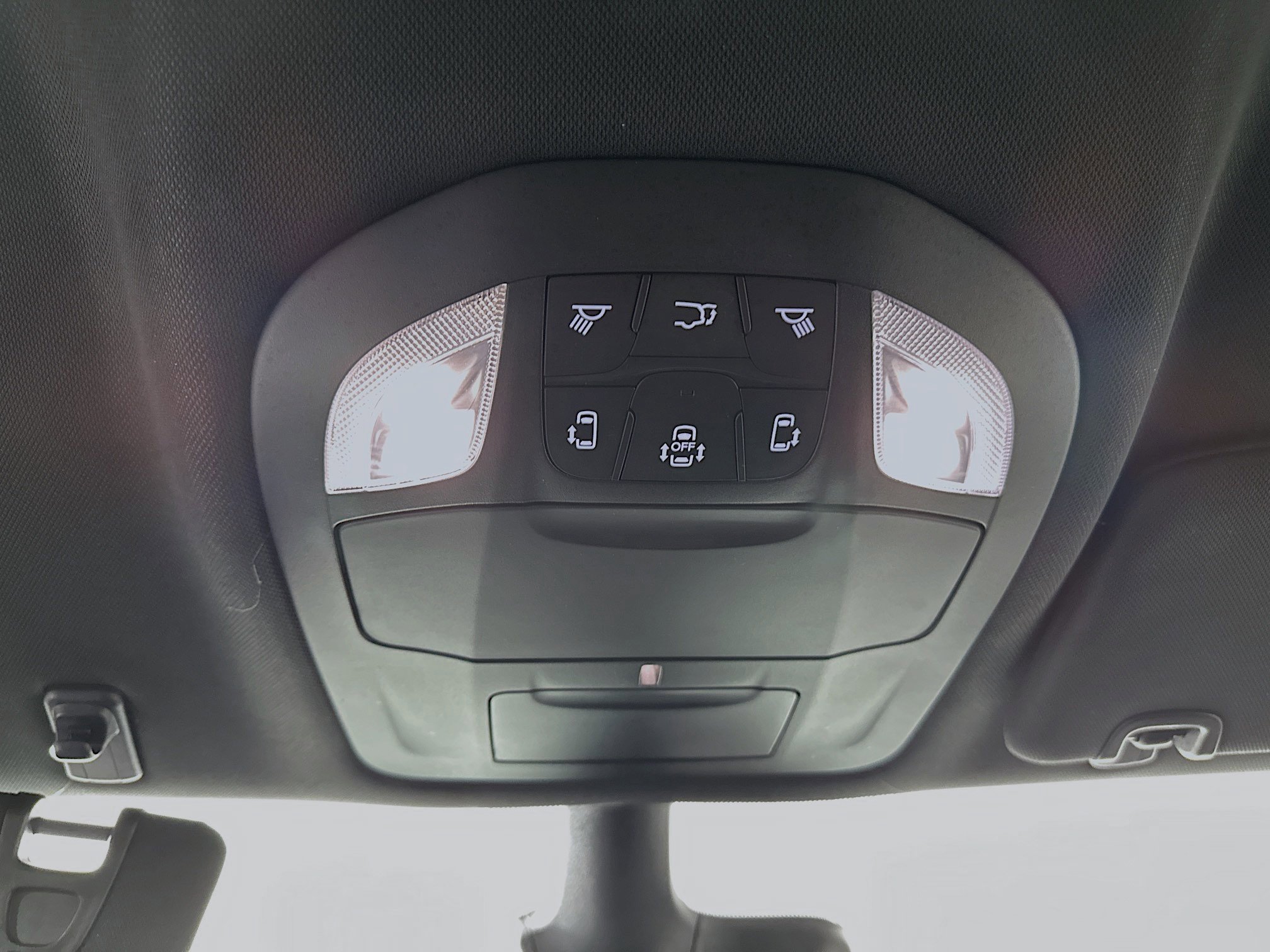 Used 2025 Chrysler Pacifica Select image 18