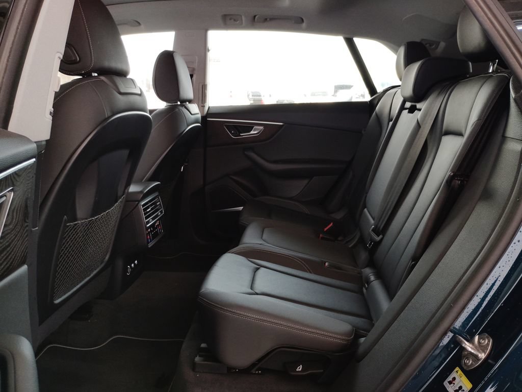 Used 2019 Audi Q8 Premium Plus w/ Premium Plus AWD/4WD image 21
