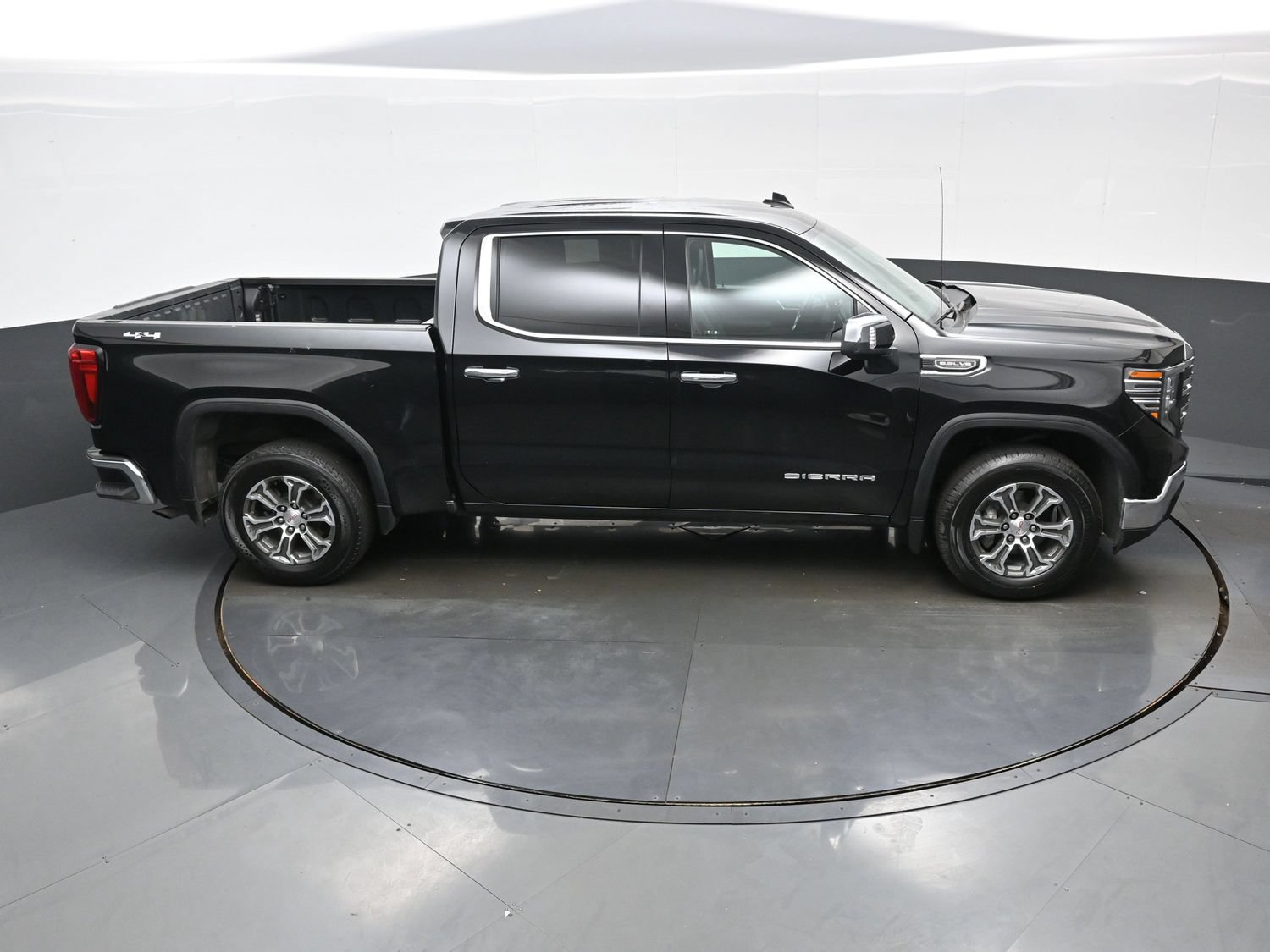 Used 2025 GMC Sierra 1500 SLT AWD/4WD image 38