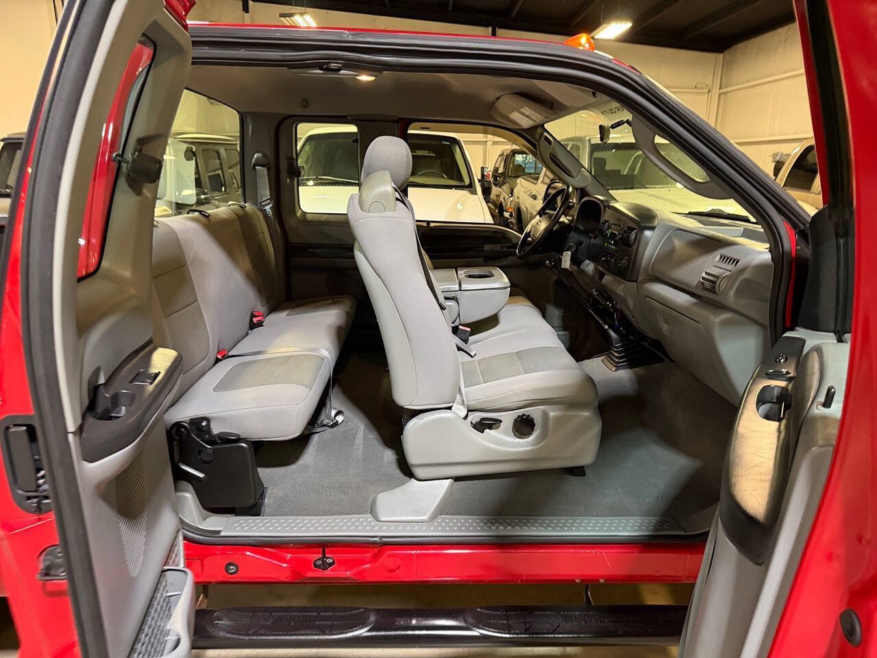 Used 2005 Ford F250 XLT AWD/4WD image 16