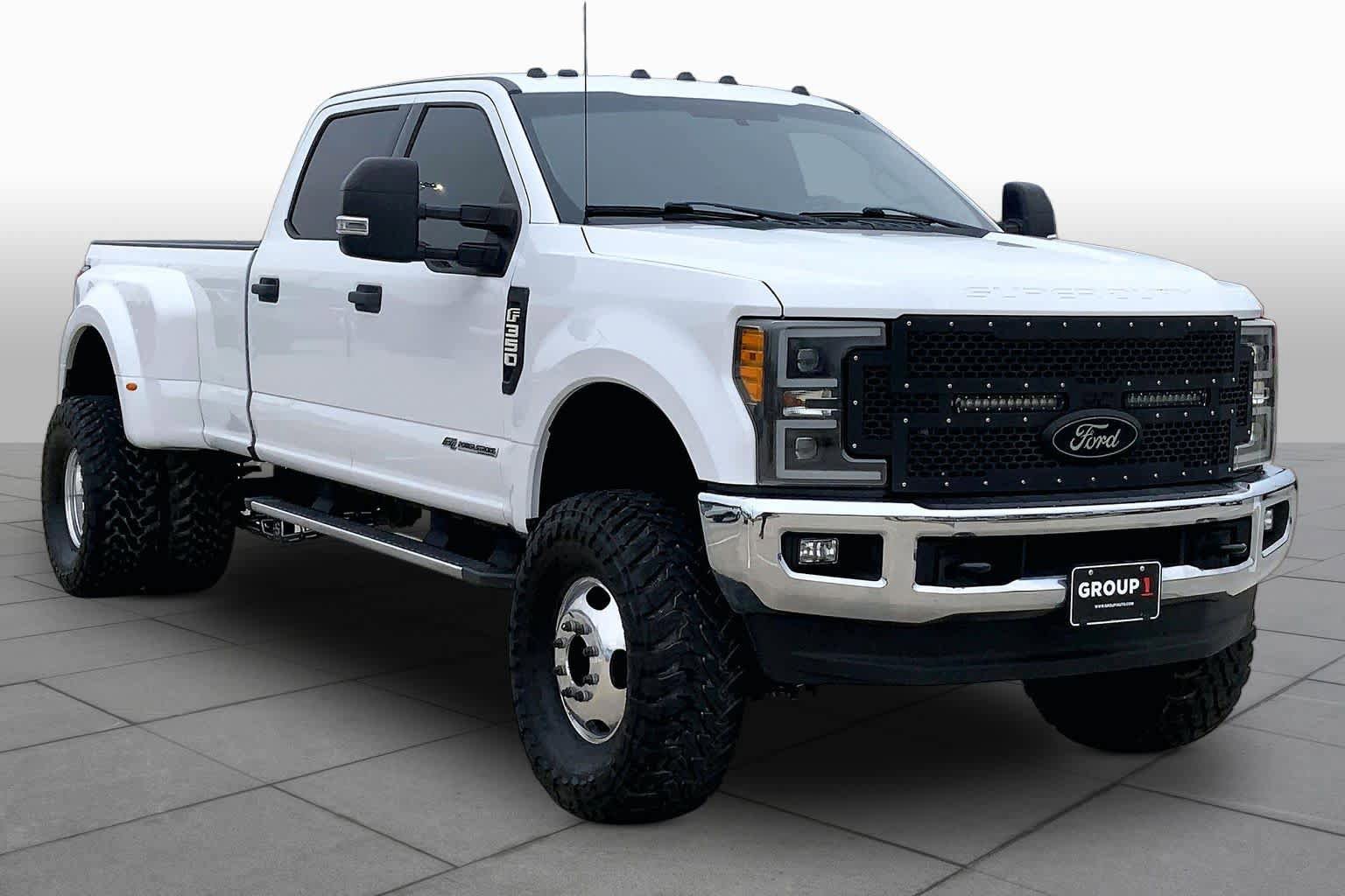 Used 2017 Ford F350 XLT w/ XLT Value Package AWD/4WD image 3