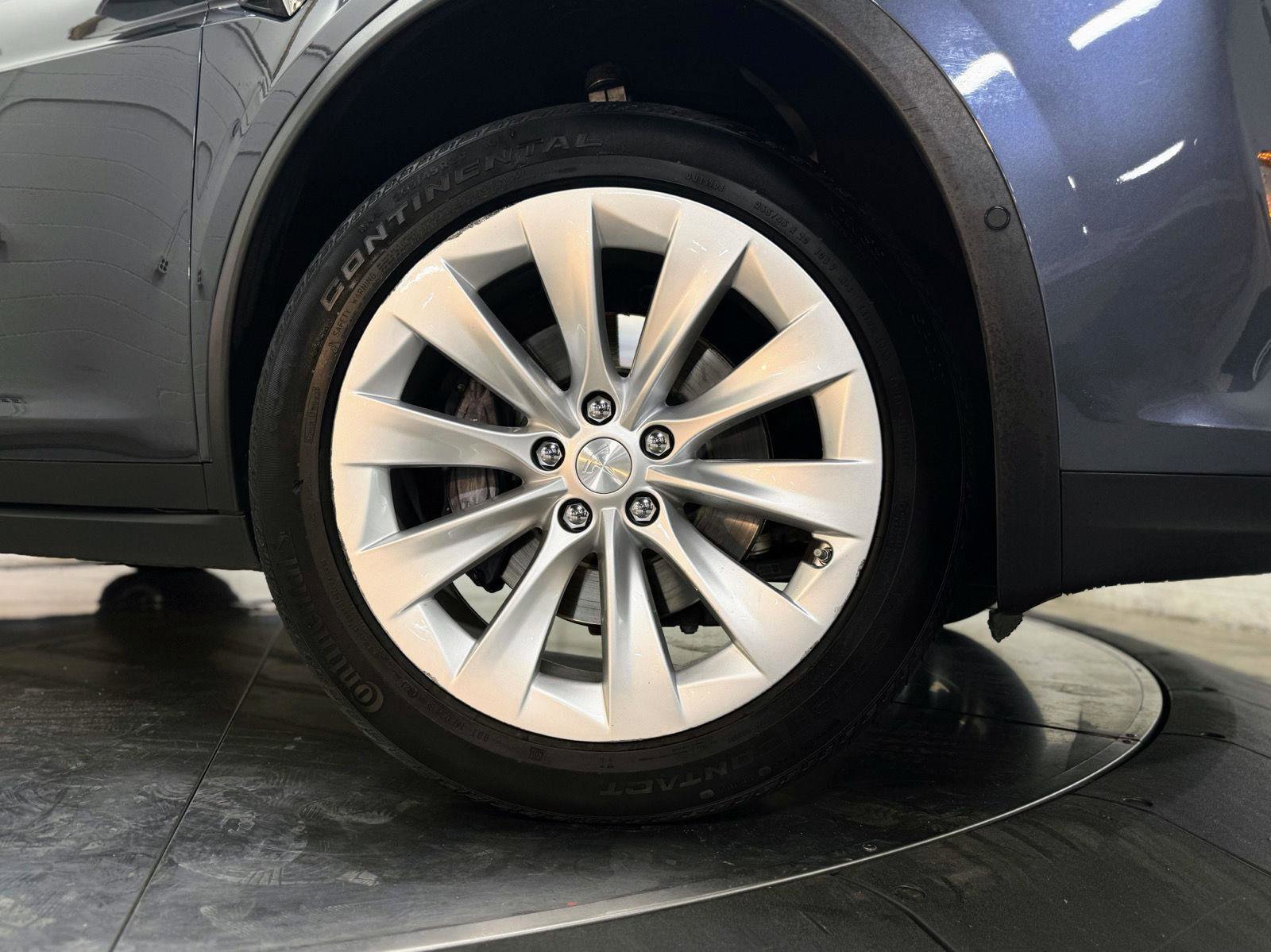 Used 2017 Tesla Model X 75D image 10