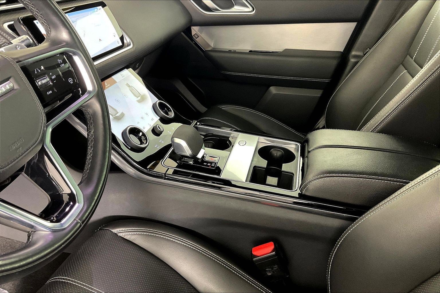 Used 2021 Land Rover Range Rover Velar R-Dynamic S image 17