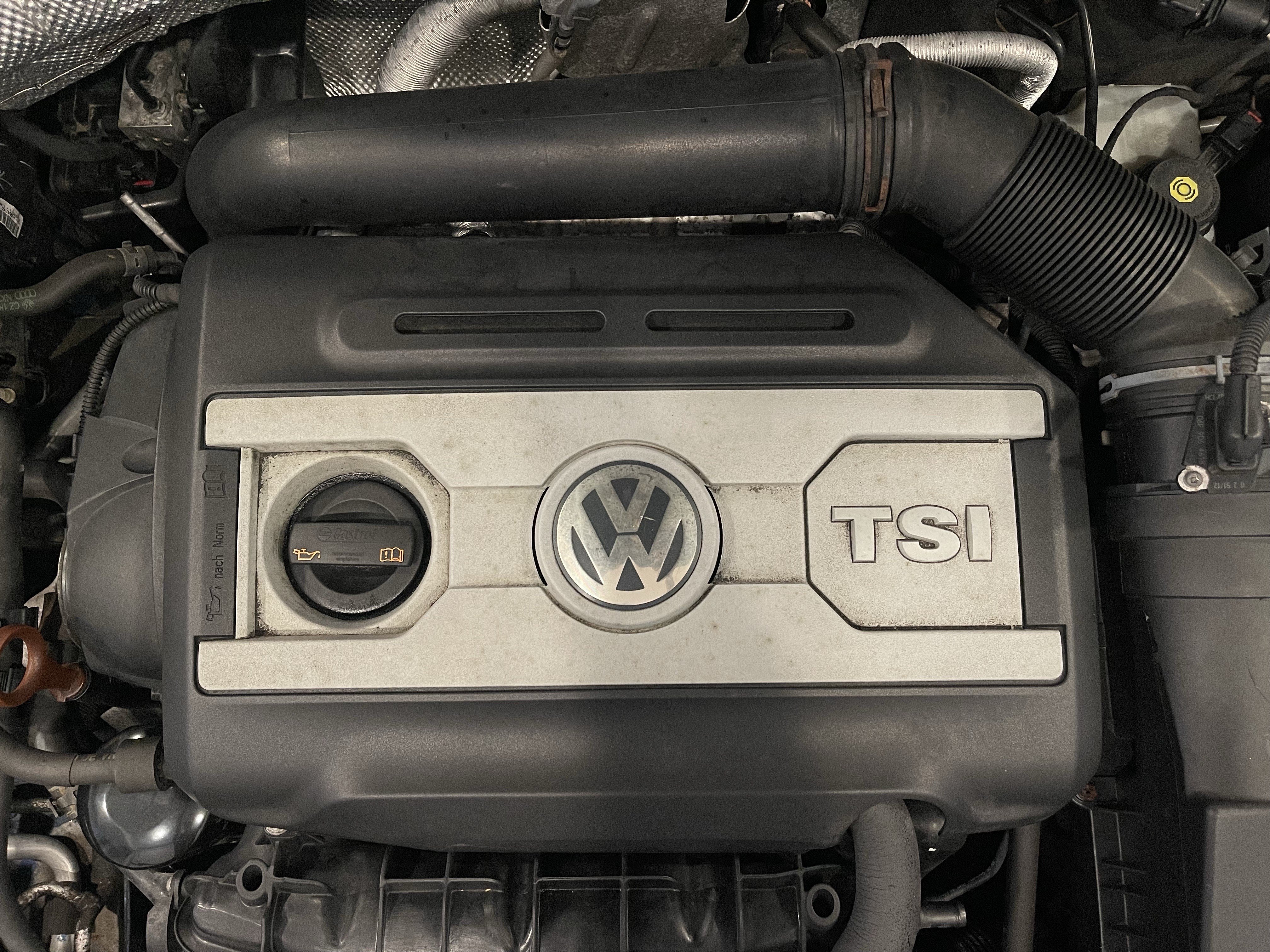 Used 2013 Volkswagen Beetle 2.0T FWD image 25