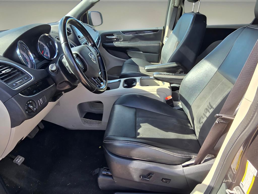 Used 2020 Dodge Grand Caravan SXT image 12