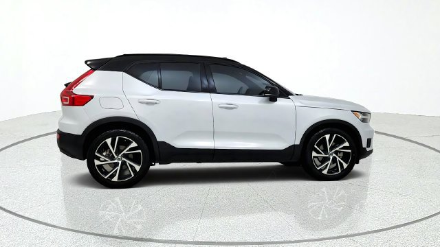 Used 2022 Volvo XC40 T4 R-Design w/ Protection Package Premier FWD image 9