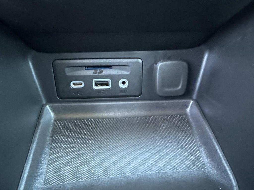 Used 2024 GMC Terrain SLT image 34