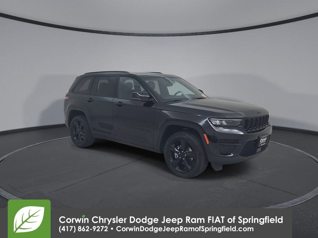 Used 2023 Jeep Grand Cherokee Altitude image 3