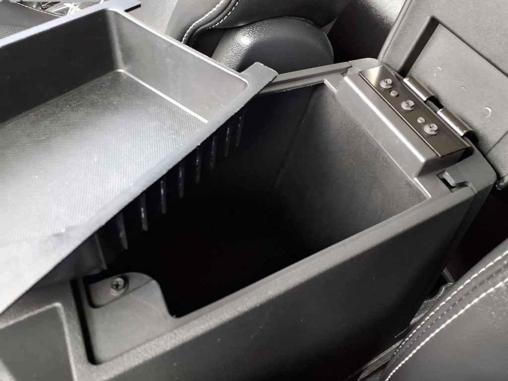 Used 2012 Jeep Liberty Limited Jet w/ Chrome Accents Group image 12