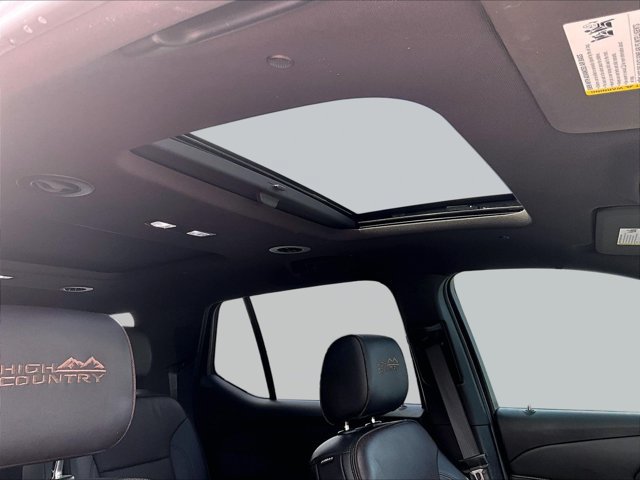 Used 2022 Chevrolet Traverse High Country FWD image 17