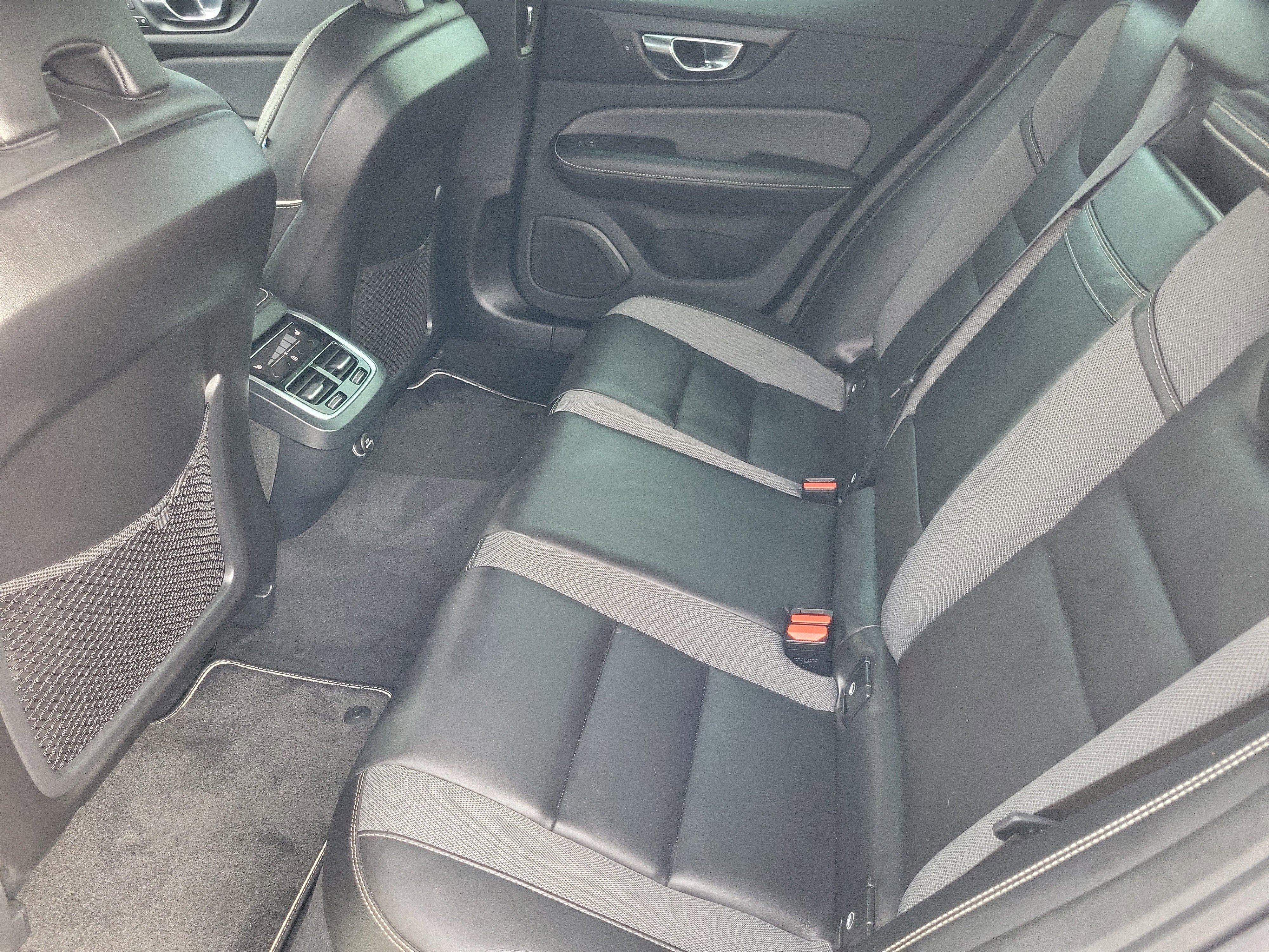 Used 2020 Volvo S60 T6 R-Design w/ Protection Package Premier image 24