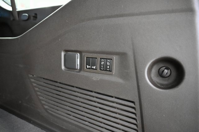 Used 2021 GMC Yukon XL SLT w/ SLT Premium Package image 31