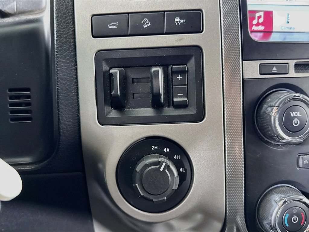 Used 2016 Ford Expedition XLT w/ Equipment Group 202A AWD/4WD image 19