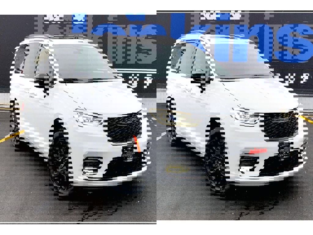 New 2026 Chrysler Pacifica Limited image 2