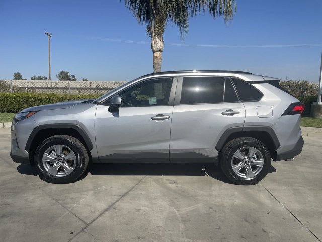 Used 2025 Toyota RAV4 XLE AWD/4WD image 5