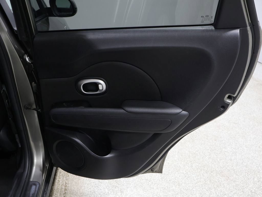 Used 2015 Kia Soul + image 21