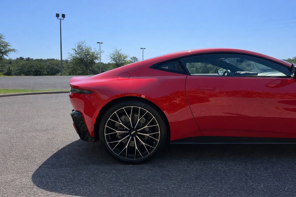 Used 2022 Aston Martin V8 Vantage Coupe RWD image 15